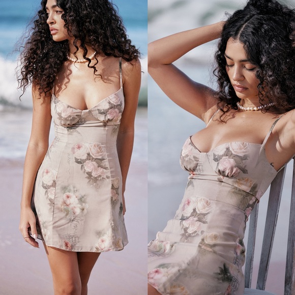 HOUSE OF CB 'Christiana' Vintage floral Mini Dress - Picture 3 of 7